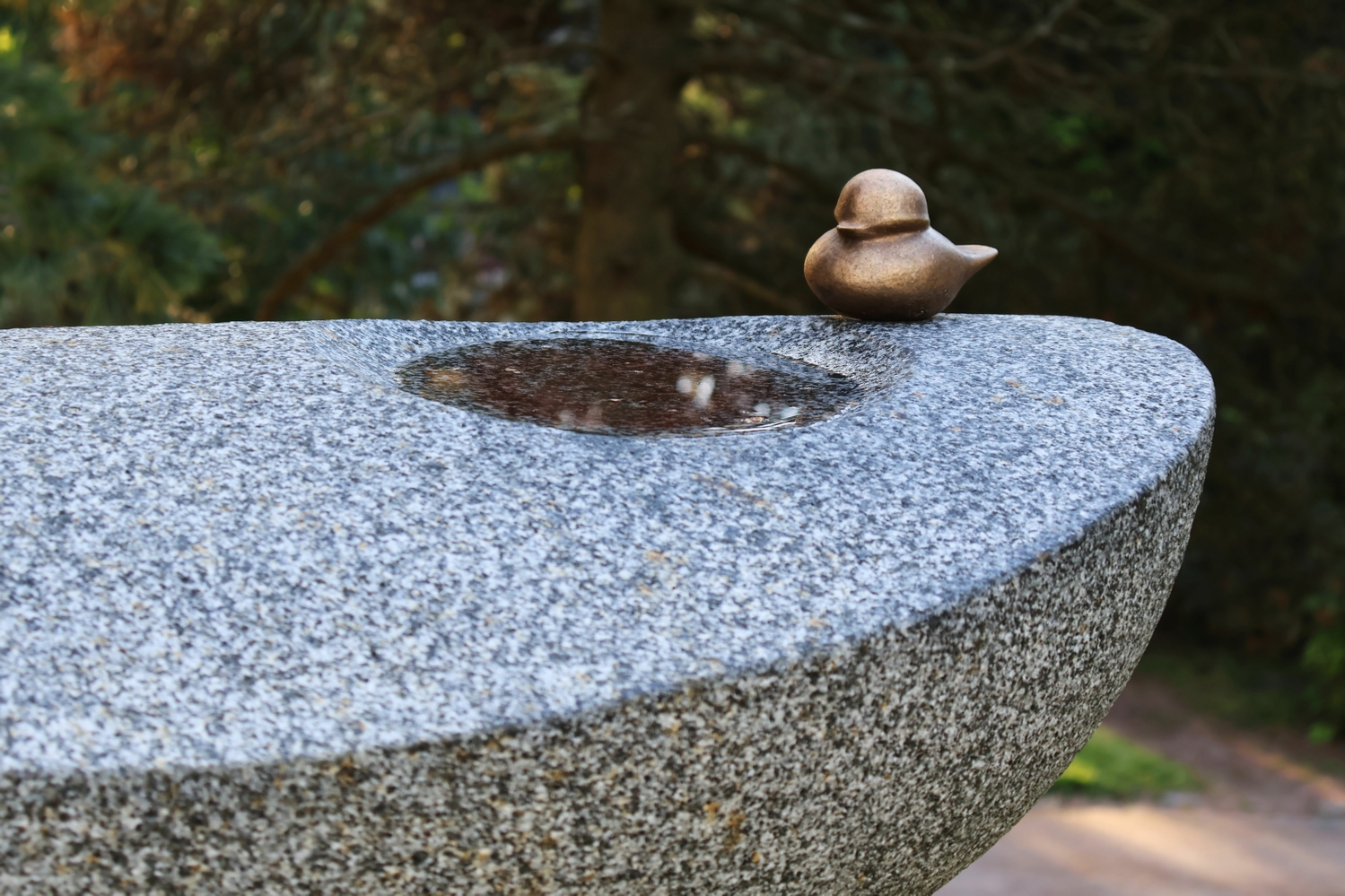 Tyhj Syli lakikivi ja pronssiveistos, Harri Pakarinen